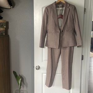 Houndstooth pattern woman’s pant suit maroon and crème blazer 6, pants 8